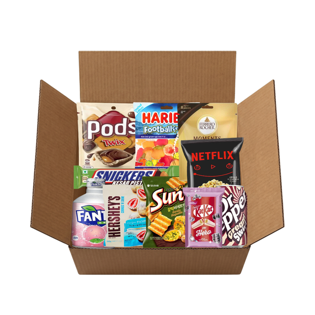 Classic Mystery Snack Box - 15 - 20 International Snacks & Drinks - InOutSnackz